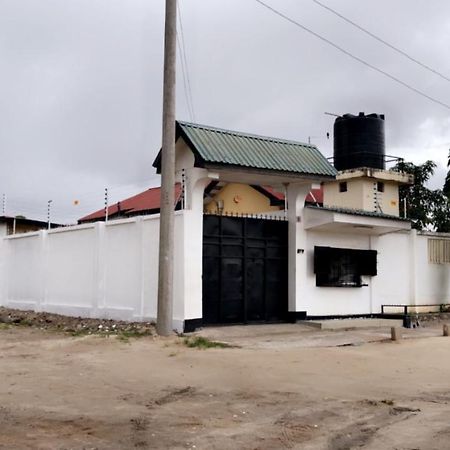Apartamento Jambo Hideaway Dar es Salaam Exterior foto